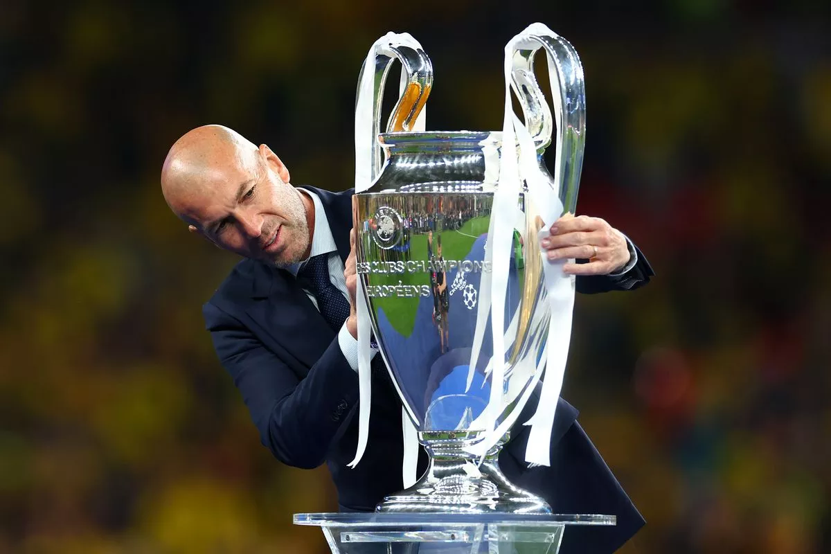 Zinedine Zidane Considered for Manchester United Job as Erik Ten Hag Faces Uncertainty